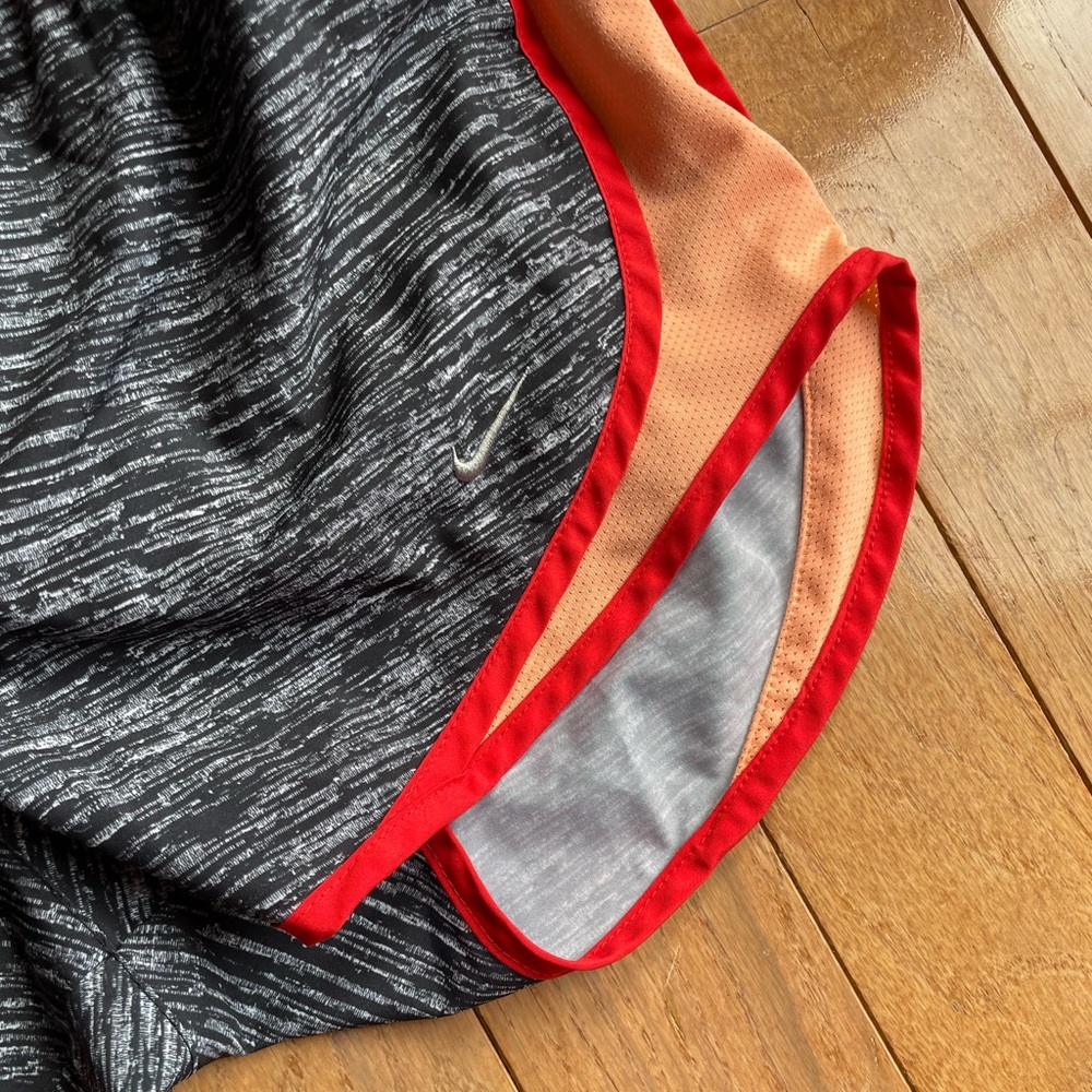 Nike Dri-Fit Woman’s Shorts - Picture 2 of 5